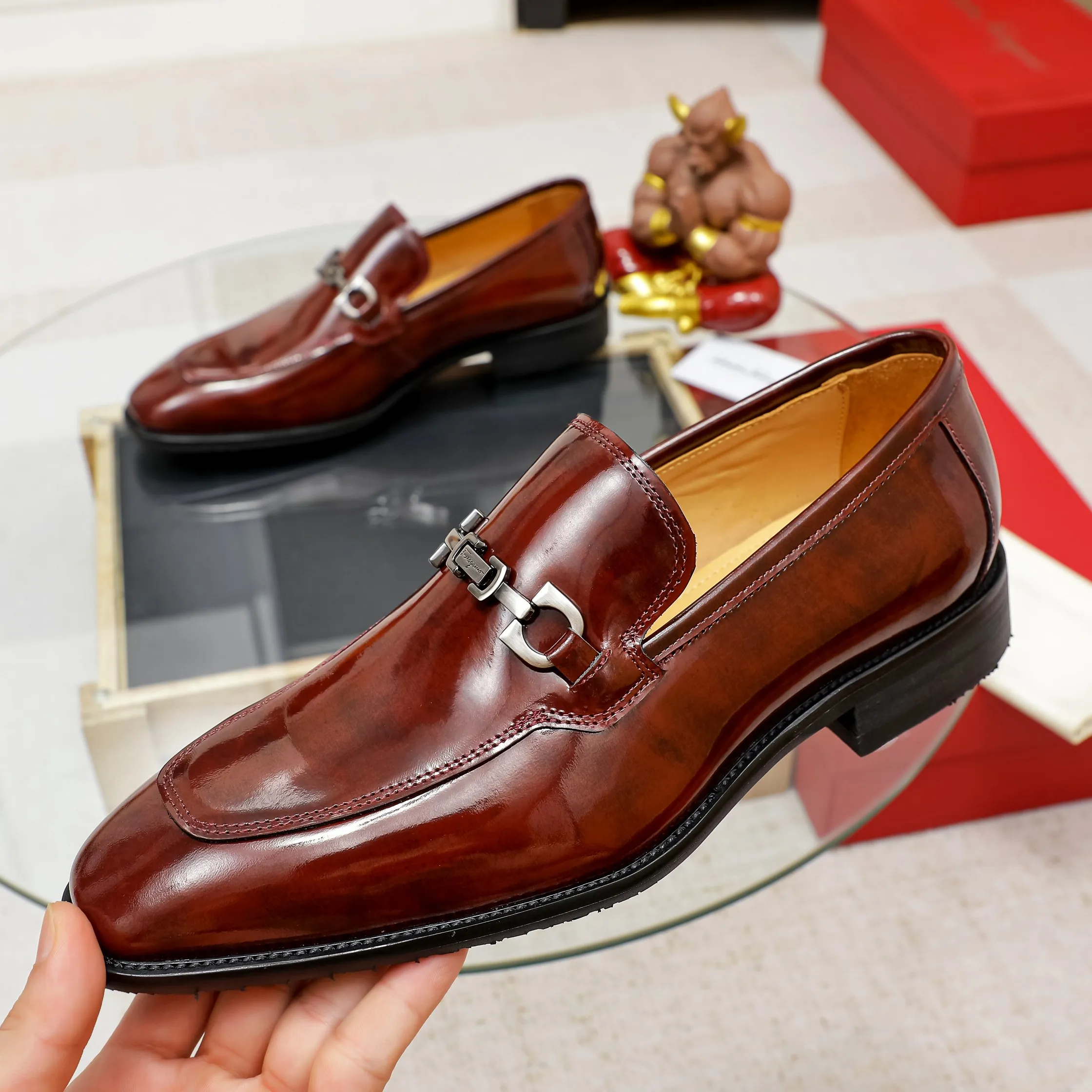 Men's shoes💰460🕷🕷[Ferragamo] Ferragamo's top men's business leather shoes💯Original copy of the official website, the upper is made of imported official website 1:1 material🍁Italian embossed cowhide🇮🇹Imported water-dyed leather lining. It’s definitely not made with ordinary craftsmanship, it’s the model used by celebrities! The factory’s craftsmanship is designed to create the most perfect shoes for trendy men! Code number 38-44 (45.46 customized) 3 colors, large quantities in stock